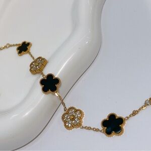 Gold and Black Flower Zircon Bracelet